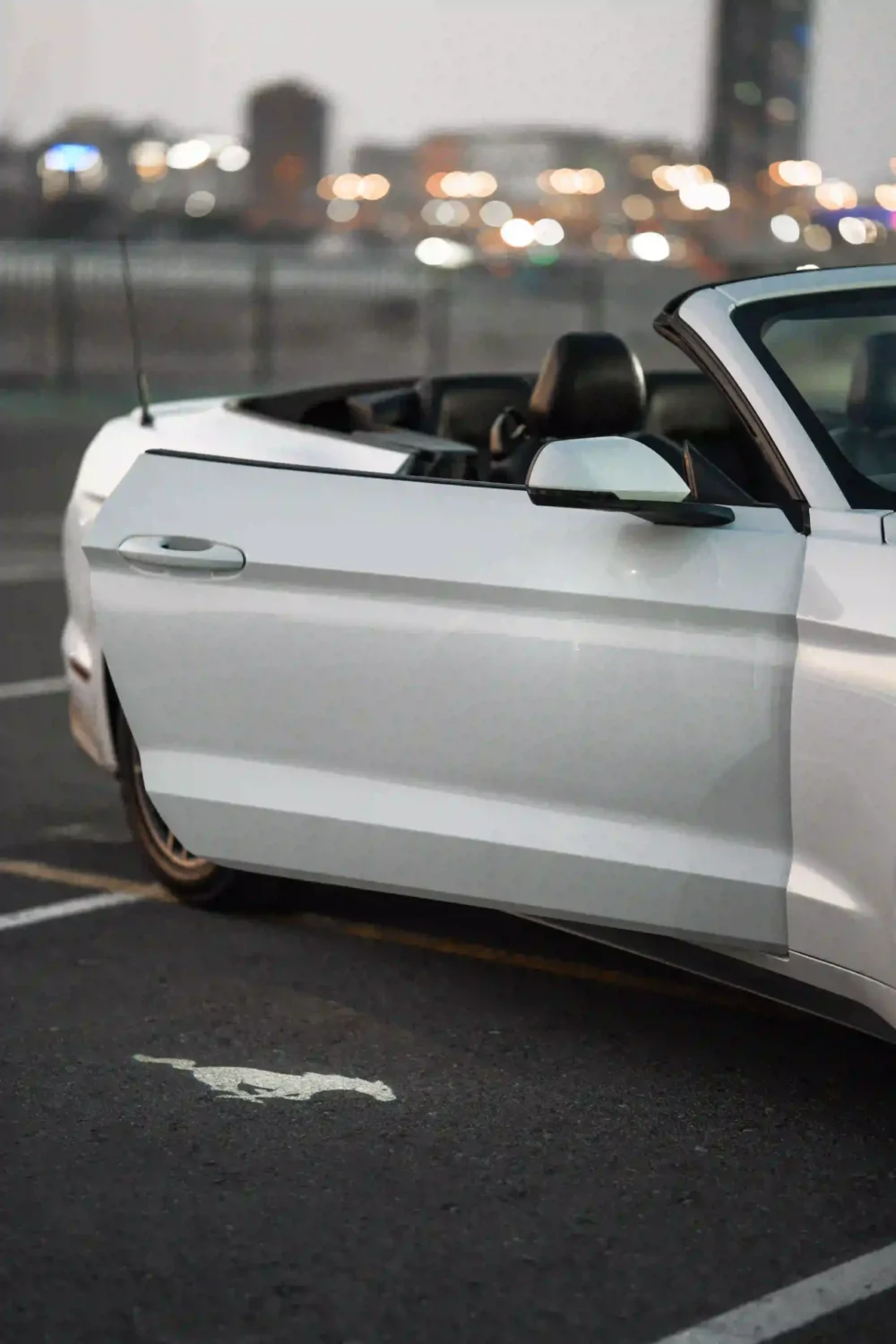 Ford Mustang convertible - Image 3