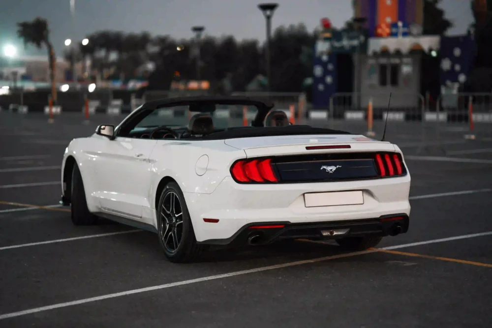 Ford Mustang convertible - Image 8
