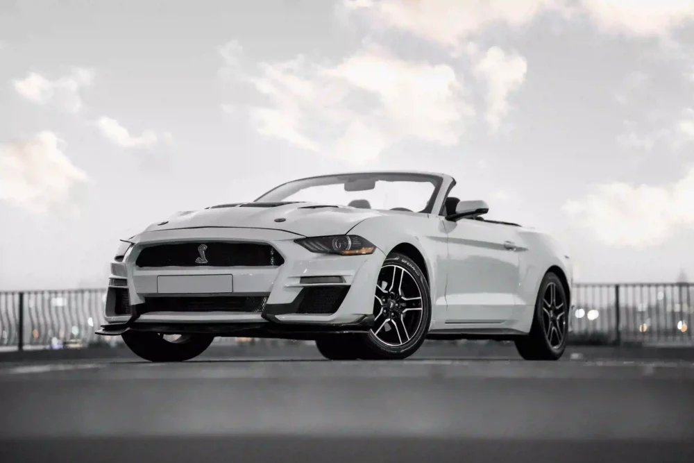 Ford Mustang convertible - Image 9