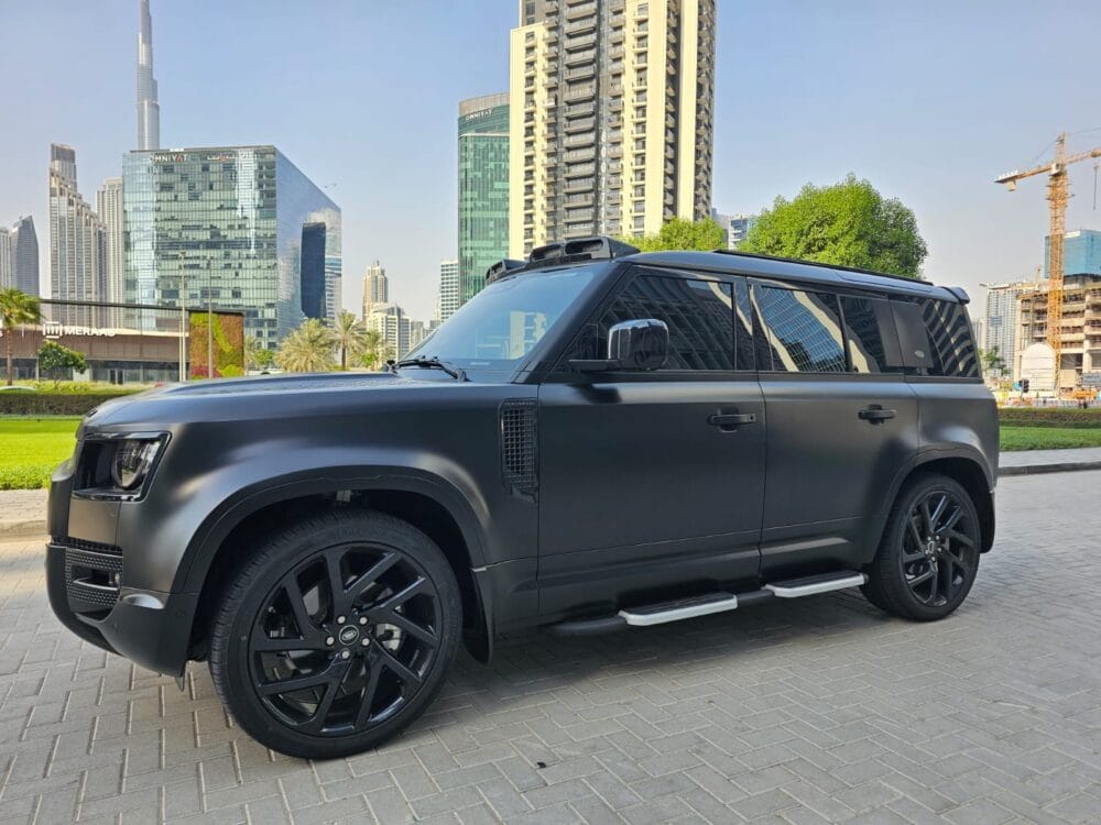 Land Rover Defender 2023 - Image 2