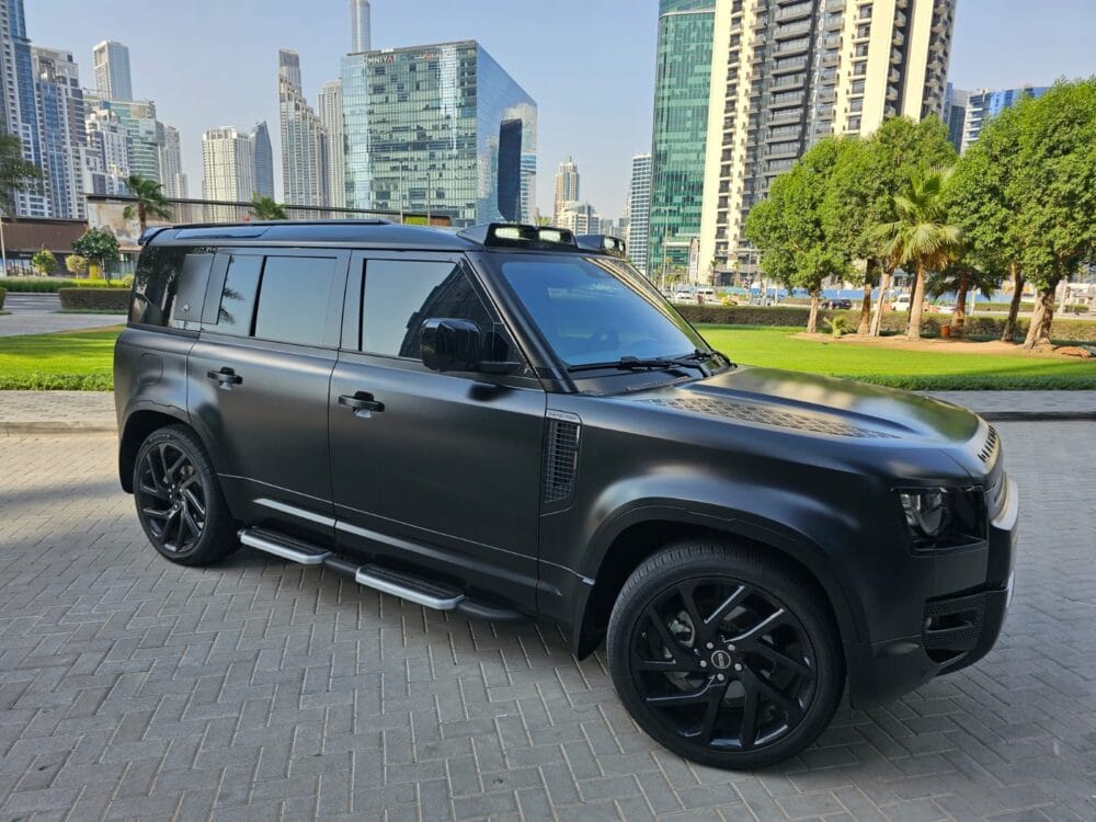 Land Rover Defender 2023 - Image 3