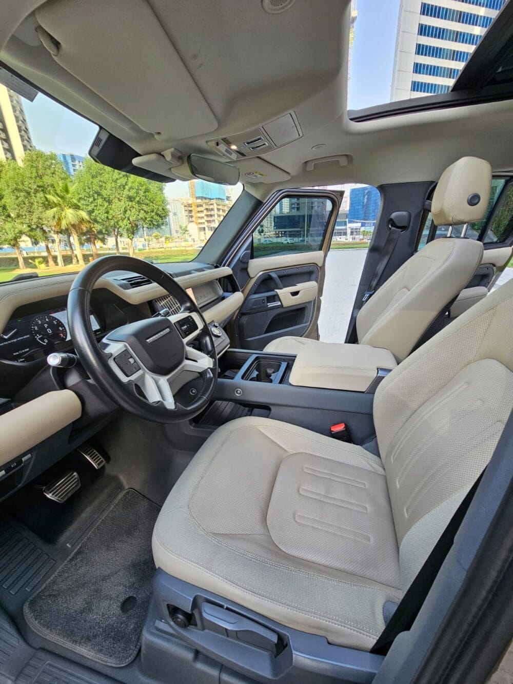Land Rover Defender 2023 - Image 7
