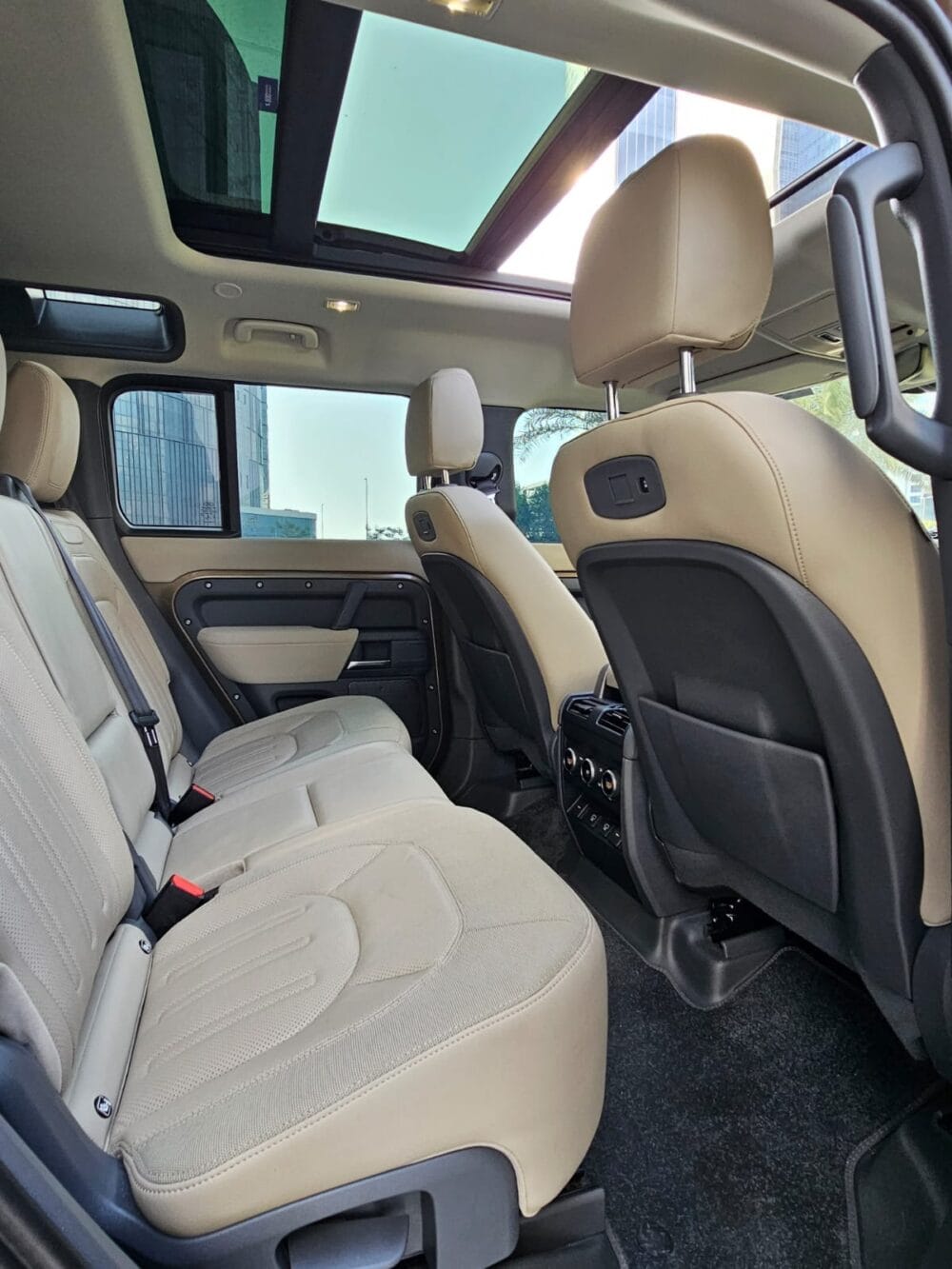 Land Rover Defender 2023 - Image 9