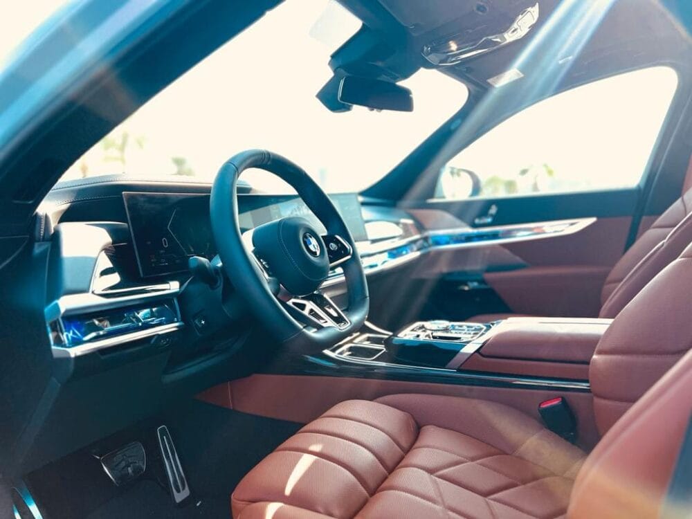 BMW 735i 2024 - Image 15
